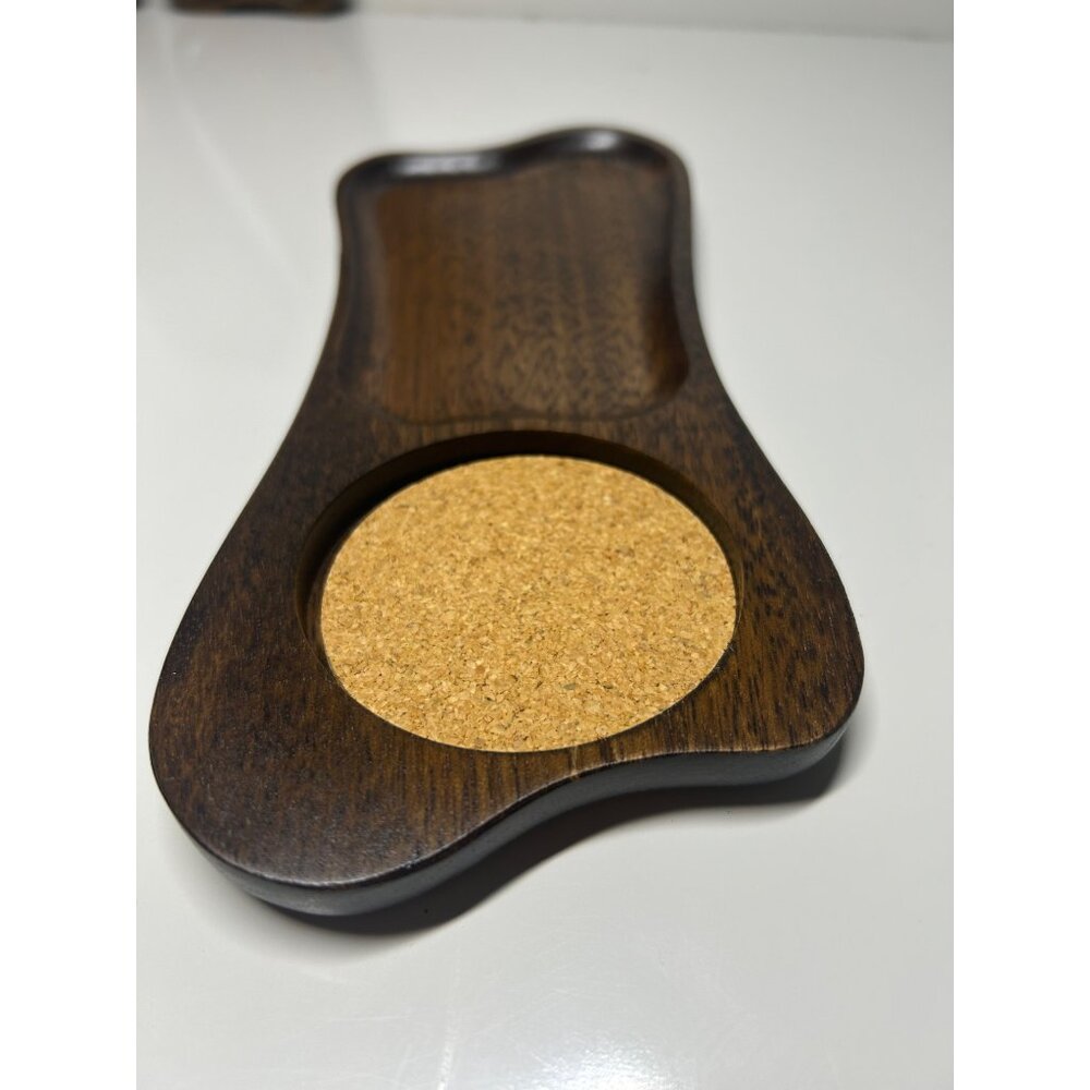Imperial International Hand-Carved Kala-Wood 4-Piece TV Tray Set With Cork Inset - Picture 7 of 11